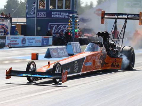 Janne Ahosen uudessa Top Fuel dragsterissa on huikeat 900 hevosvoimaa. Kuva: FHRA Tiedotus