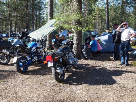 Kajaanin Moto Clubin leiri.