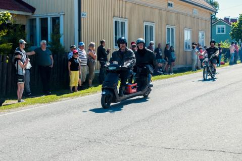 Vähän pidempirunkoinen ajolaite. Eväät mukana?  Kuva: Antti-Jukka Tuomela.