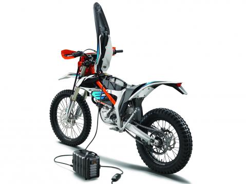 KTM Freeride E-XC ja lataaminen.