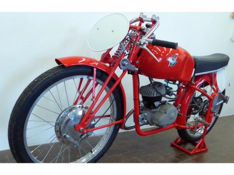 1948 MV Agusta 125 kisapyörä.