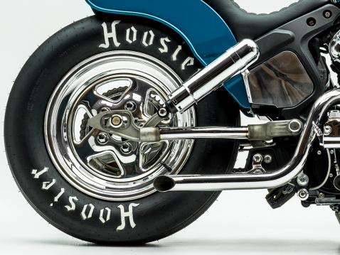Christian Newmanin rakentama Indian Scout Bobber