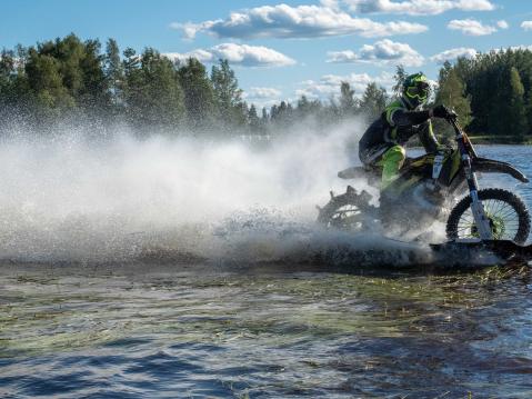 Matias Kivisaari ja WaterMX-ajoa.