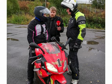 Esimerkiksi tällä pyörällä vaaditaan ammattilaistason kuljettaja, että pystyy suoriutumaan ajokokeesta.