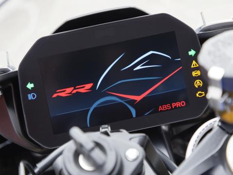 Uusi vuosimallin 2019 BMW S 1000 RR.