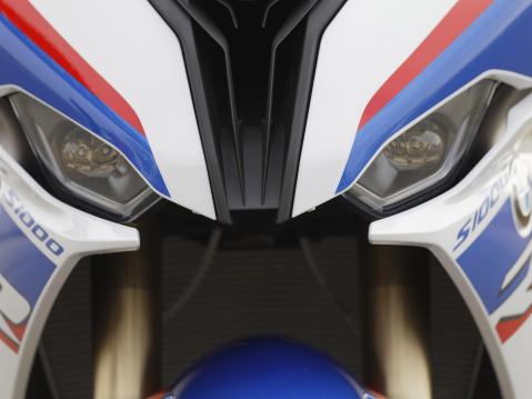 Uusi vuosimallin 2019 BMW S 1000 RR.