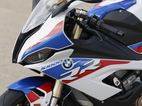 Uusi vuosimallin 2019 BMW S 1000 RR.