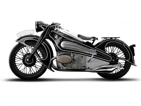 Vertailun vuoksi vuosimallin 1934 BMW R7, jota valmistettiin vain yksi prototyyppi. Malli ei koskaan tullut tuotantoon.