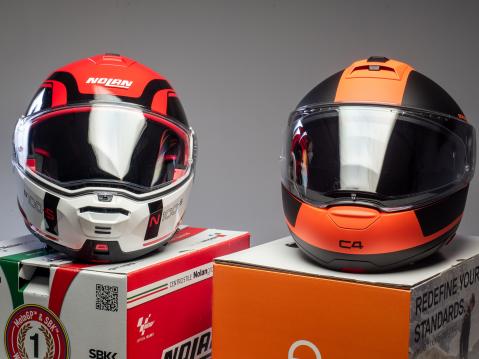 Nolan N100-5 ja ulkomitoiltaan suurempi Schuberth C4.