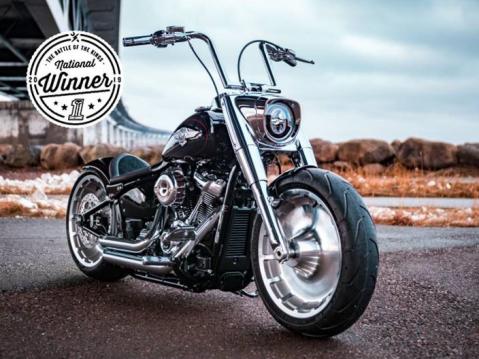 Harley-Davidson Fat Boy Softail -mallista tehty 'Fat Boy T2', Terminator 2 -elokuvan henkeen rakennettu custom voitti pohjoismaiden kisan.