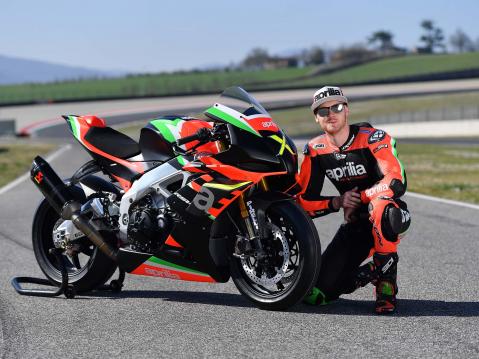 Aprilia RSV4 X ja Bradley Smith.