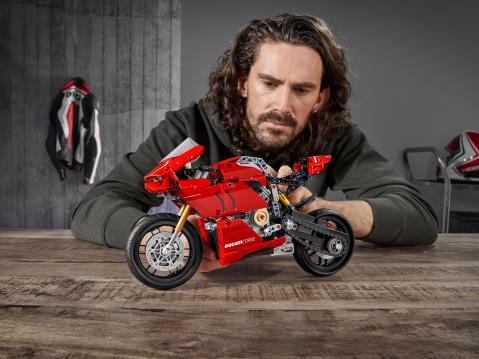 Ducati V4 R tekniikka-Lego.