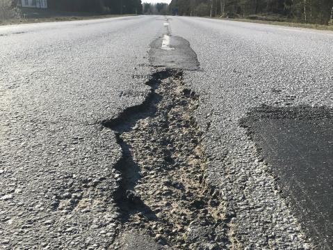 Masentavan näköistä katsottavaa. Mutta myös vaarallista tiellä kulkijalle.