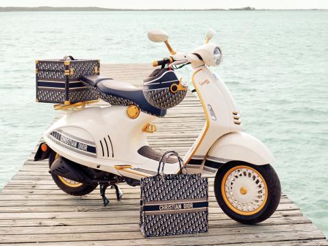 Vespa 946 Christian Dior.