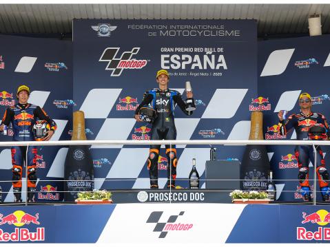 Moto2 podium. Vasemmalta Nagashima, Marini ja Martin.