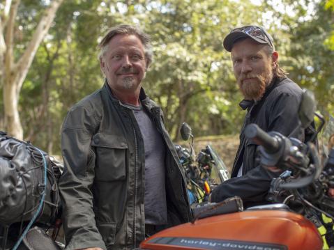 Ewan McGregor ja Charley Boorman, Hondurasin Copin Ruinasissa. Kuva: Max Cruz.