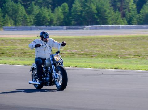 Mara ja Panhead. Pohja-ajat Alastaron radalla.