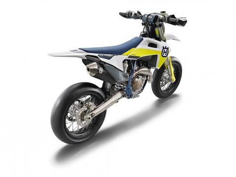 2021 kisaversio Husqvarna FS 450 -supermotosta.