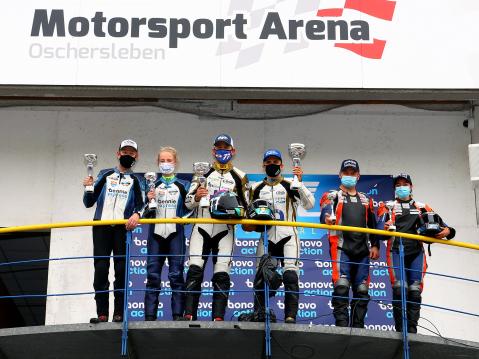 Podiumilla. Kuva: Mark Walters.