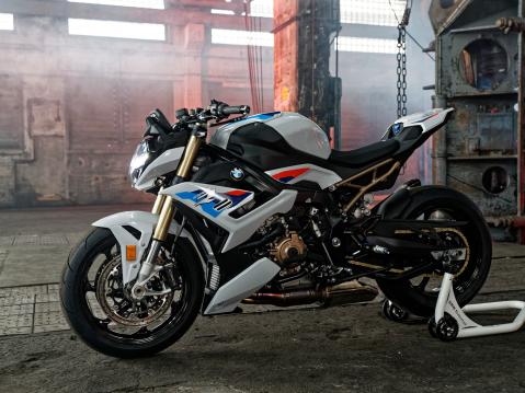 Uusi 2021 BMW S 1000 R.