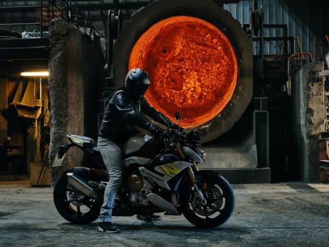 Uusi 2021 BMW S 1000 R.