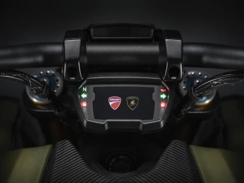 <p>Ducati Diavel 1260 Lamborghini.</p>