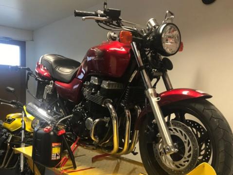 Aihio: 1999 Honda CB750. Kuva Matti Haarala.