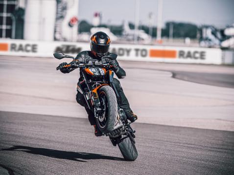 KTM:n uusi 890 Duke vuosimallia 2021.