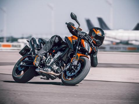 KTM:n uusi 890 Duke vuosimallia 2021.