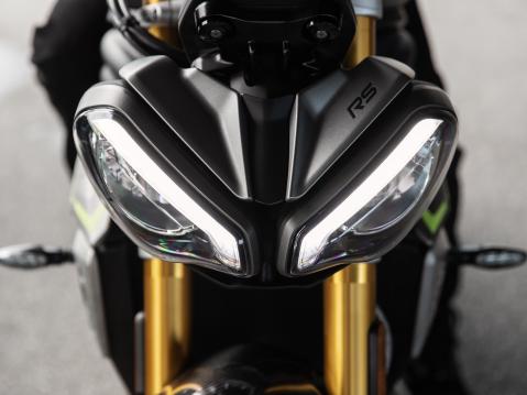 Triumph Speed Triple 1200 RS vuosimallia 2021.