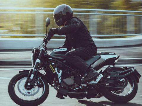 Husqvarnan uusi Svartpilen 125
