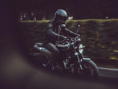 Husqvarnan uusi Svartpilen 125
