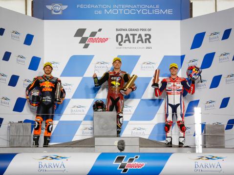 Moto2 podium vasemmalta: Gardner, Lowes ja Di Giannantonio