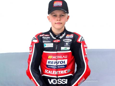 Rico Salmela, 13 vuotta. Avauskisassa P6 ja P7 uudessa luokassa ja samalla uudessa Team Estrella Galicia -tallissa.