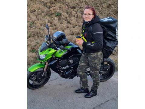 Nita ja Kawasaki Z750R.
