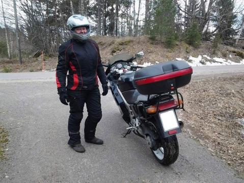 Merja ja Honda VFR800.