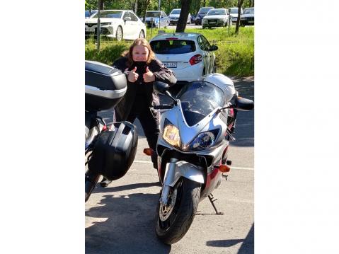 - Moottoripyöräilyssä parasta vapaus, vauhti ja maisemat, Saana ja Honda CBR 600F