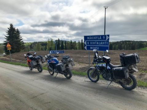 Parkkila ja Moksi. Rallipätkiä, jotka toimivat myös prätkien alla.