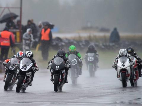 MiniGP startti Motoparkissa 2016, Lennin rinnalla rakkaat kilpakumppanit Akseli Putkonen #8 ja Niko Lehtiranta #19. Tällä kaudella Lenni on muutaman vuoden tauon jälkeen taas samalla lähtöviivalla näiden kisakavereiden kanssa.