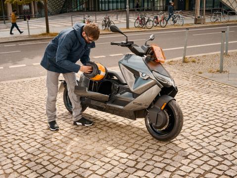 BMW CE 04.