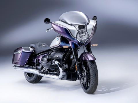 BMW R 18 Galaxy Dust metallic -maalipinnalla.