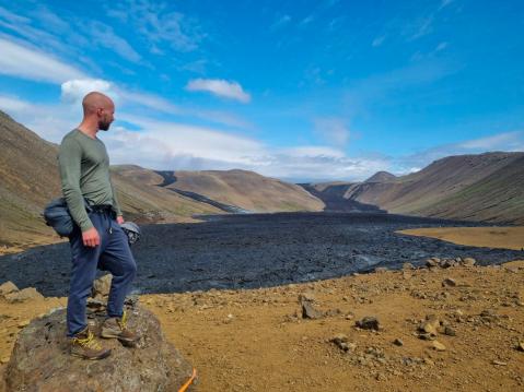 Reykjanesin niemimaalla sijaitsevan Fagradalsfjall-tulivuoren laavavirtaa.