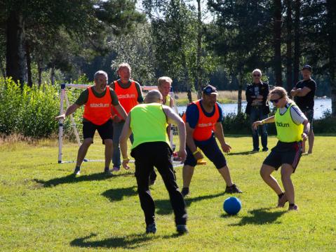 Tiukkaa Suomi-Italia jalkapallomaaottelua. Kuva: Aarne Saali.