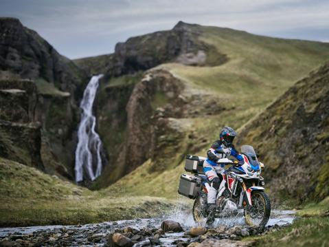 Honda CRF1100L Africa Twin Adventure Sports vuosimallia 2022.