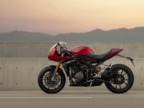 Triumph Speed Triple 1200 RR mallivuodelle 2022.