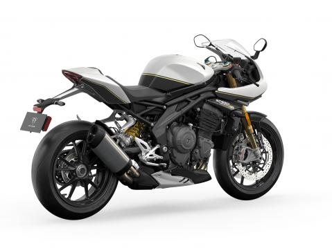 Triumph Speed Triple 1200 RR mallivuodelle 2022.