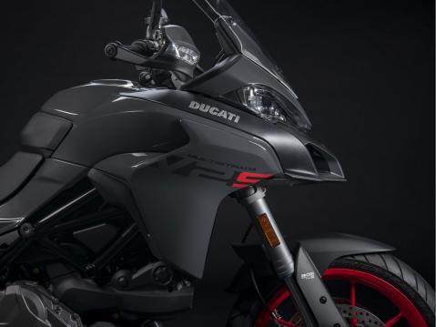 Ducati Multistrada V2S vuosimallia 2022.