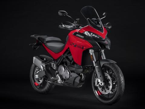 Ducati Multistrada V2S vuosimallia 2022.