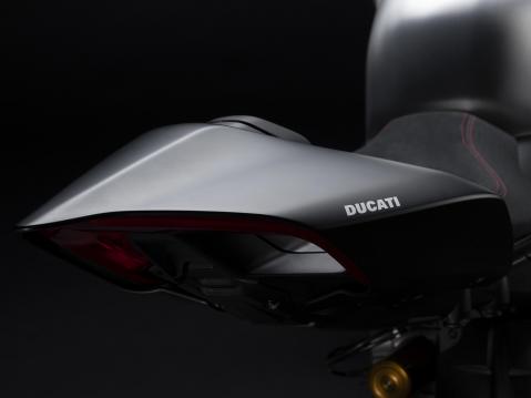 Vuosimallin 2022 Ducati Streetfighter V4 SP.