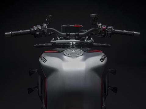 Vuosimallin 2022 Ducati Streetfighter V4 SP.